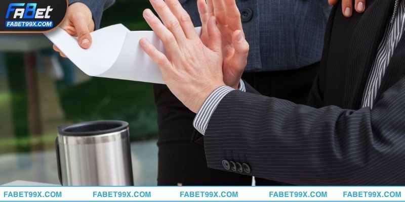 Lệnh rút tiền có thể bị giữ lại trong trạng thái “chờ xử lý”